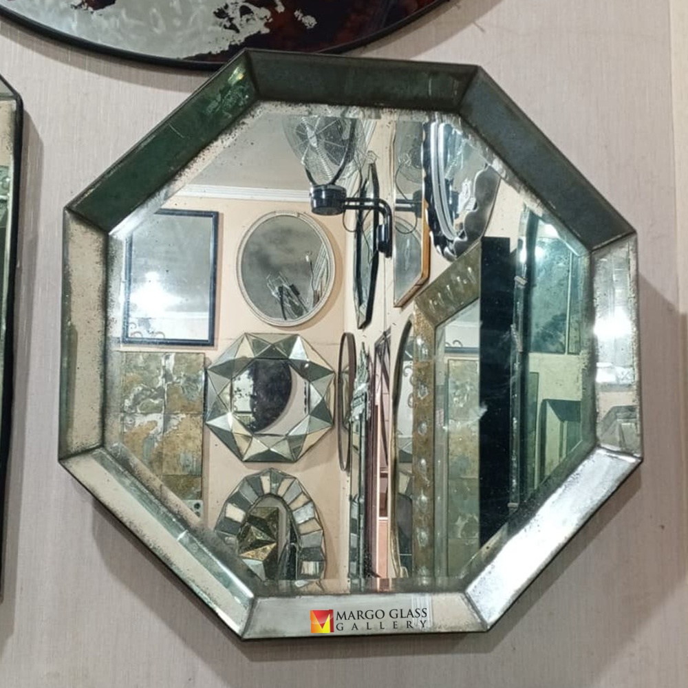 Octagonal Antique Mirror, The Sociological Reflection of Power and Human Vanity