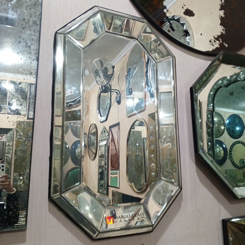 Antiqued Mirror Octagonal MG 014300
