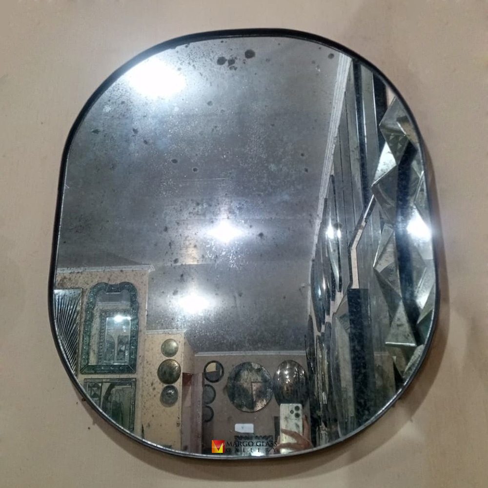 Oval Antique Mirror as a Visual Anchor in the Moodboard Design Trend 2025