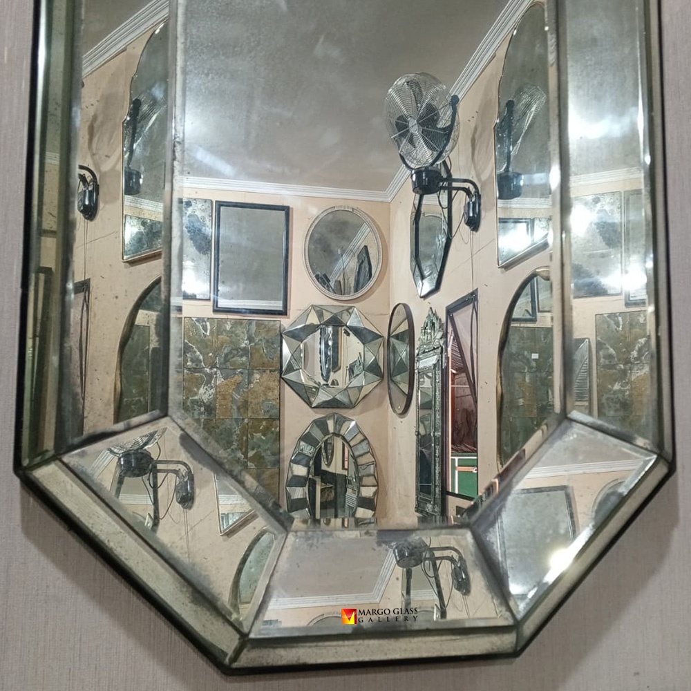Antiqued Mirror Octagonal MG 014300
