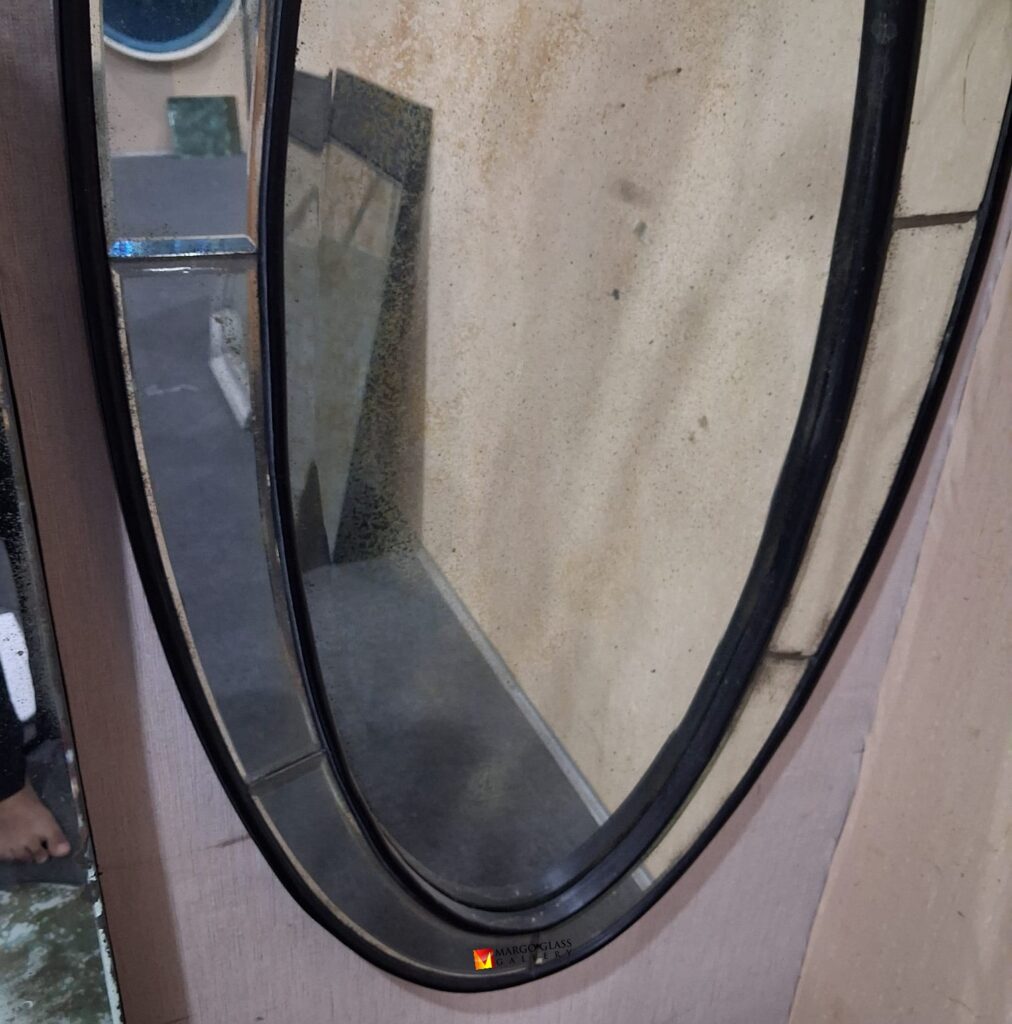 Antique Oval Wall Mirror MG 014433