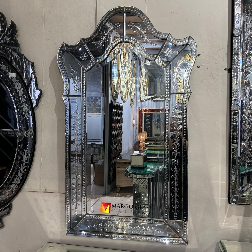 Venetian Mirror Decoration, The Secret to Classic Minimalist Elegance?