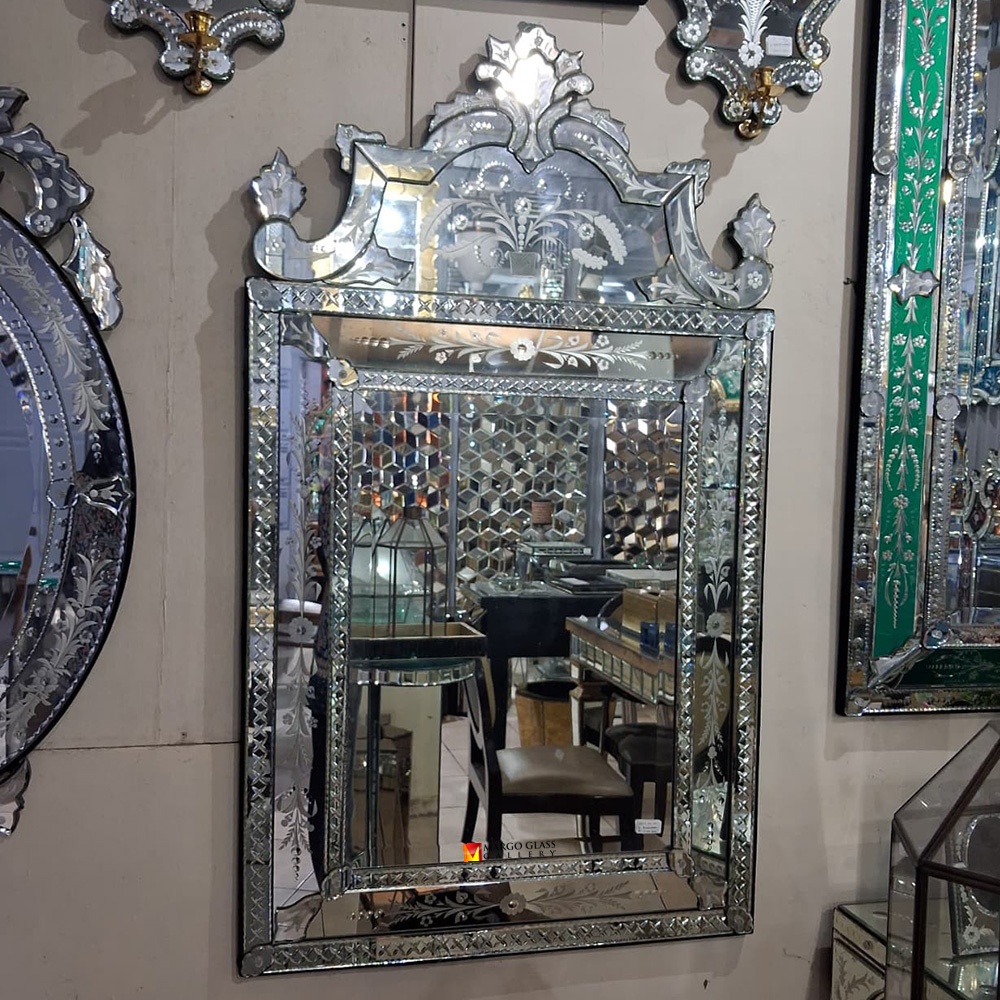 Rectangular Venetian Mirror, 5 Strategic Reasons to Add a Boutique Photo Spot