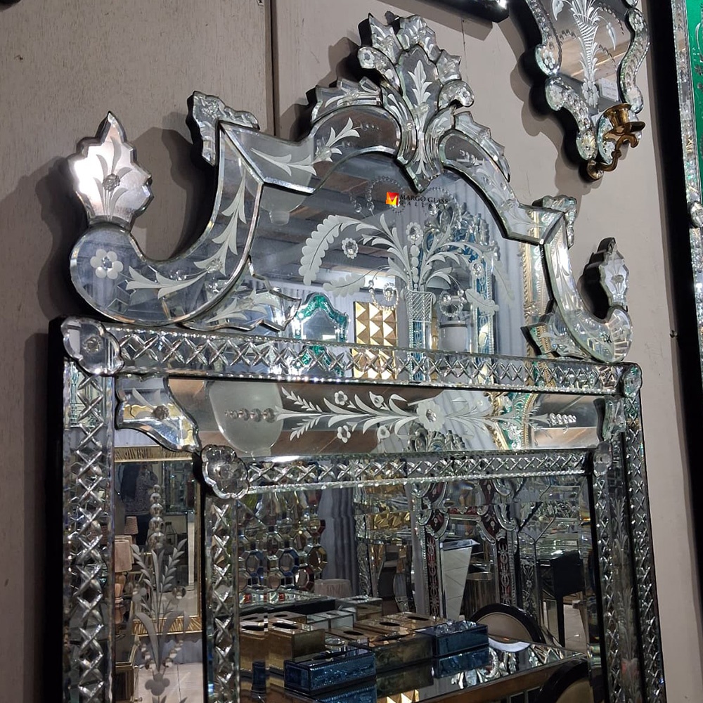 Rectangular Venetian Mirror, 5 Strategic Reasons to Add a Boutique Photo Spot Venetian Mirror Square Olga MG 080053