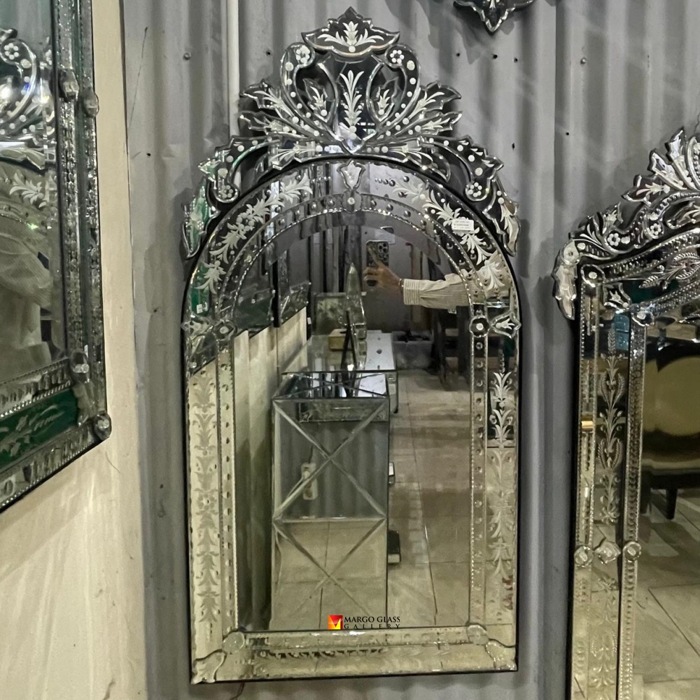 Venetian Accent Mirror as a Cultural Element in Joglo House Interior