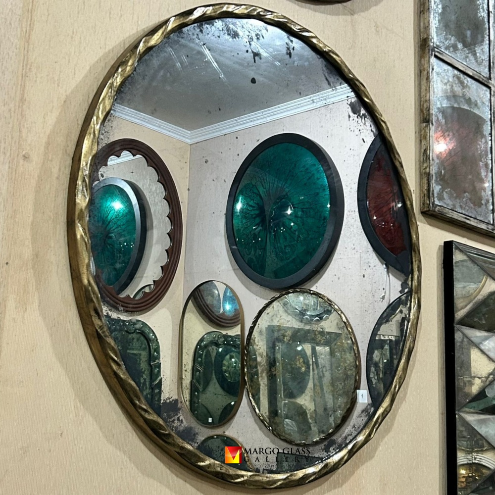 Round Antique Mirror, A Stunning Vintage Accent for Beautiful Heritage Cafés Antique Round Mirror Beaded MG 014495