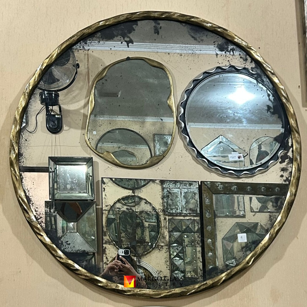 Round Antique Mirror, A Stunning Vintage Accent for Beautiful Heritage Cafés