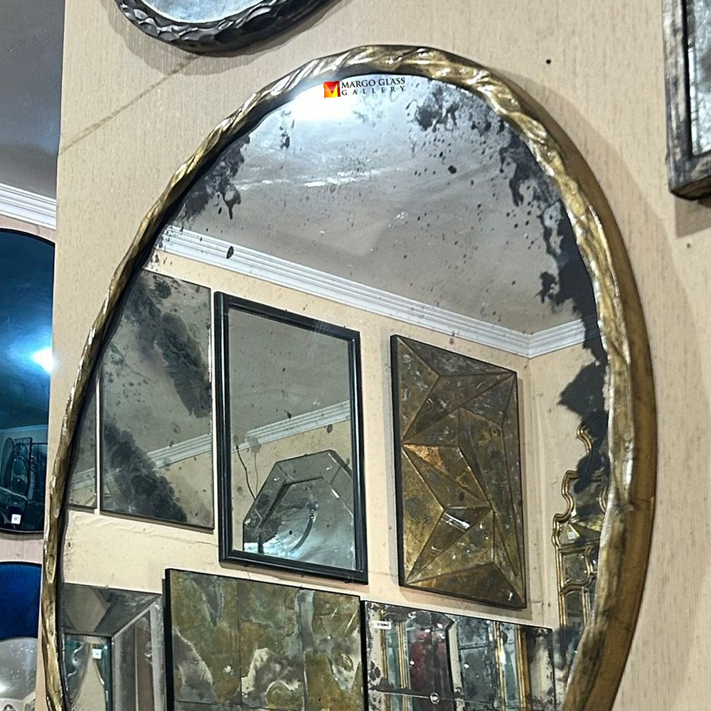 Round Antique Mirror, A Stunning Vintage Accent for Beautiful Heritage Cafés Antique Round Mirror Beaded MG 014495