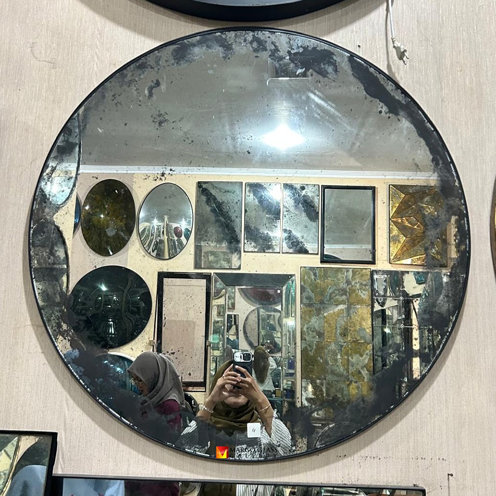 Round Antique Mirror for Apartment, The Secret to a Bigger and Elegant Space!