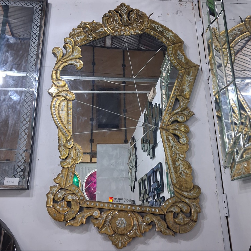 Gold Venetian Mirror, A Seamless Fusion of Eastern and Western Sophistication!