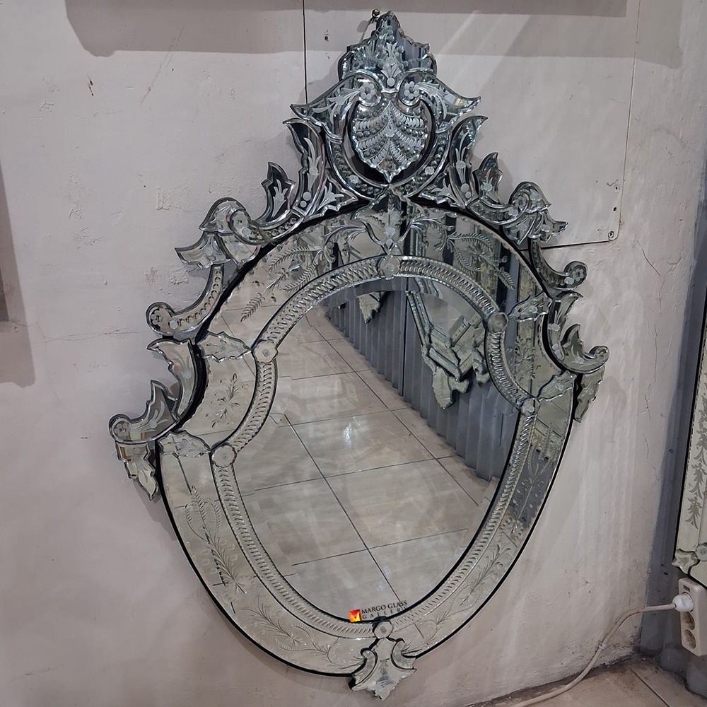 Carved Venetian Mirror Self-Appreciation and Narcissism, What Do You Really See? Venetian Mirror Vedette Oval MG 001130