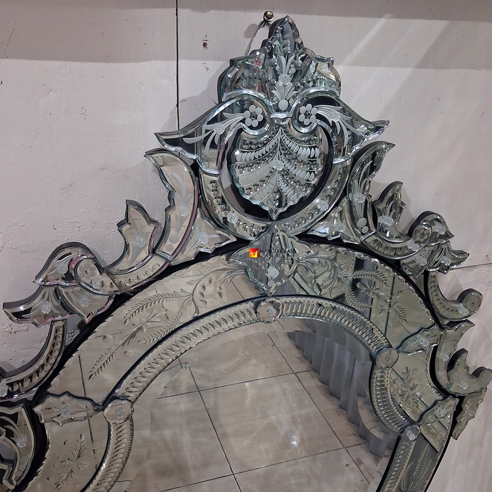 Carved Venetian Mirror Self-Appreciation and Narcissism, What Do You Really See? Venetian Mirror Vedette Oval MG 001130