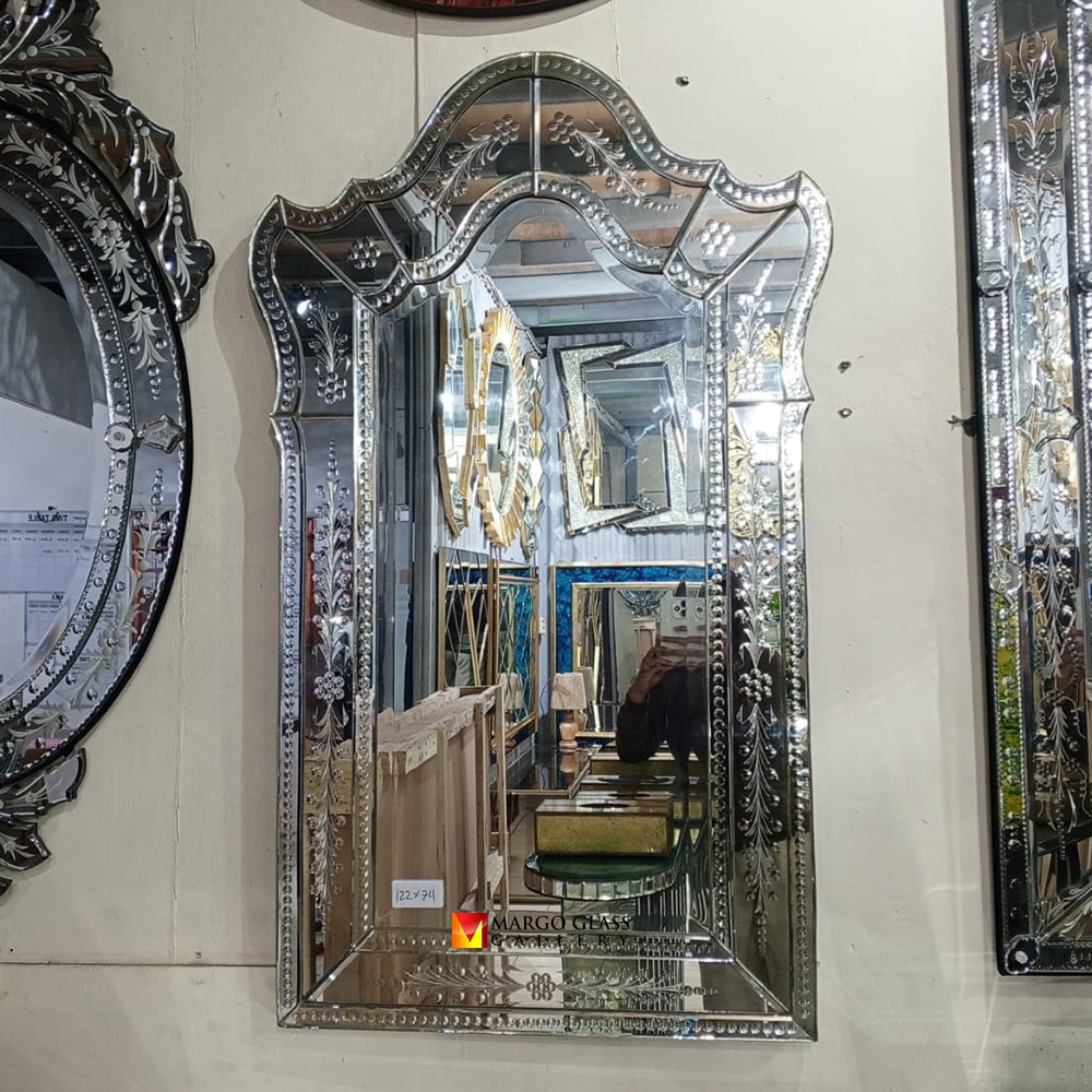 Classy Venetian Mirror And New Maximalism, 2026 Trend!