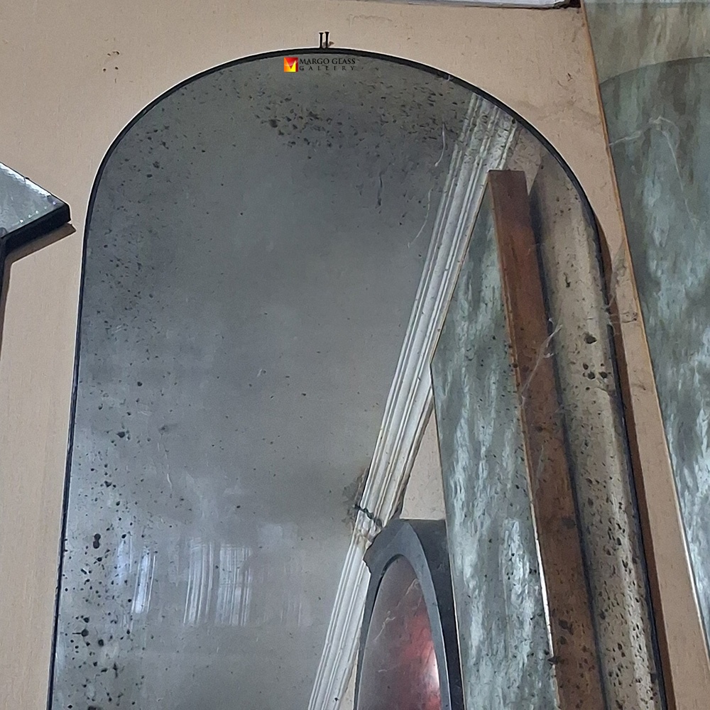 Oval Antique Iron Frame MG 014439
