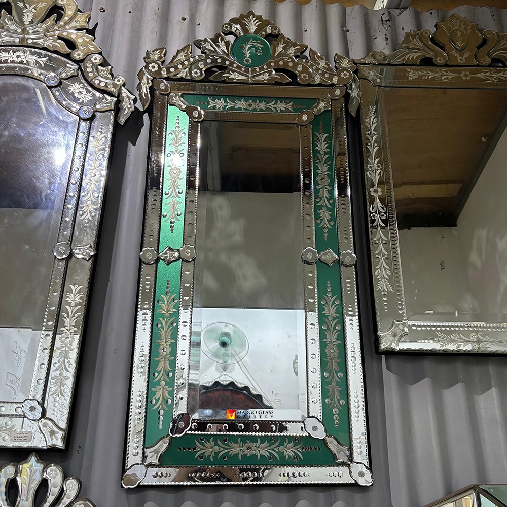 Green Venetian Mirror, 5 Stunning Similarities to Mughal Decorative Art and Pietra Dura