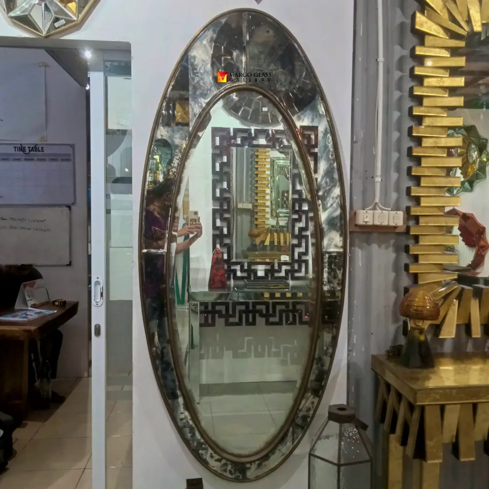 Oval Antique Mirror, 1 Unexpected Thing Missing from a Rockstar Bedroom